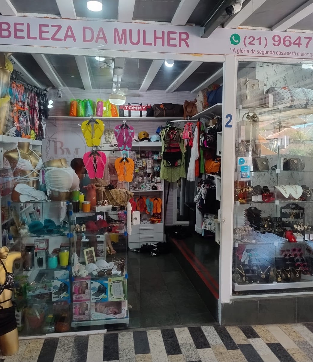 Biquínis e presentes